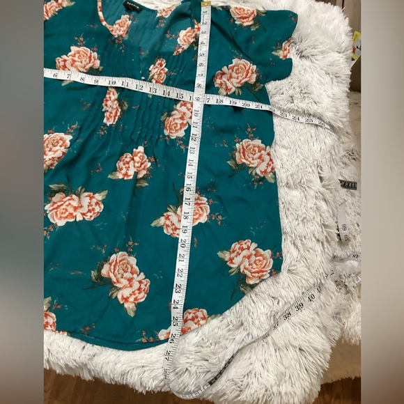 Torrid flutter sleeve scoop neck with pleats Woman’s size 00 M/L 10 - Picture 7 of 11